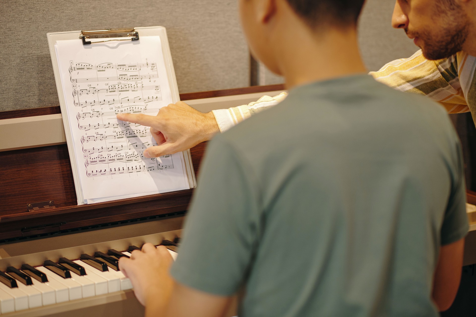 Teaching Piano Using Musical Sheet in Classroom